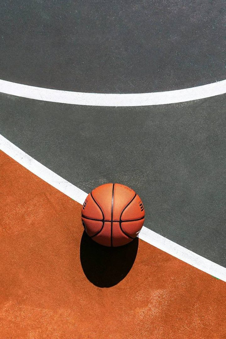 必一运动 · 球场